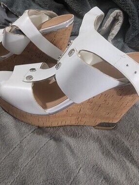 GUESS Women's Halla Platfo Cork Wedge Sandals Size 6.5